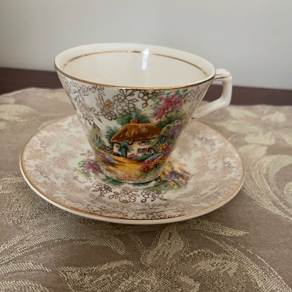 H&K Tunstall English Cottage Teacup & Saucer